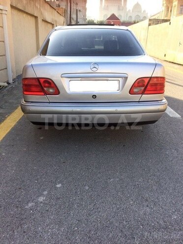 Mercedes E 240 1998, 272,000 km - 2.4 l - Bakı