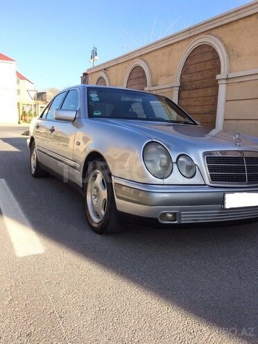 Mercedes E 240 1998, 272,000 km - 2.4 l - Bakı