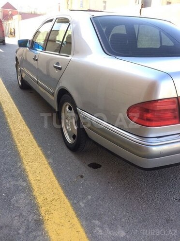 Mercedes E 240 1998, 272,000 km - 2.4 l - Bakı