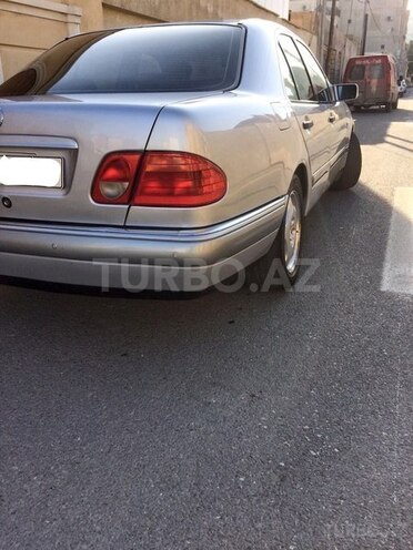 Mercedes E 240 1998, 272,000 km - 2.4 l - Bakı