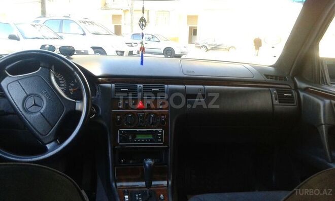 Mercedes E 240 1997, 305,985 km - 2.4 l - Bakı