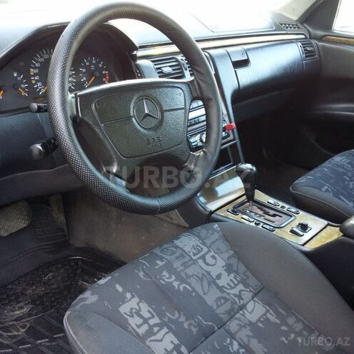 Mercedes E 280 1998, 287,000 km - 2.8 l - Quba
