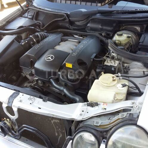Mercedes E 280 1998, 287,000 km - 2.8 l - Quba