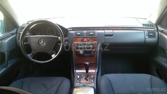 Mercedes E 240 1999, 394,000 km - 2.4 л - Sumqayıt