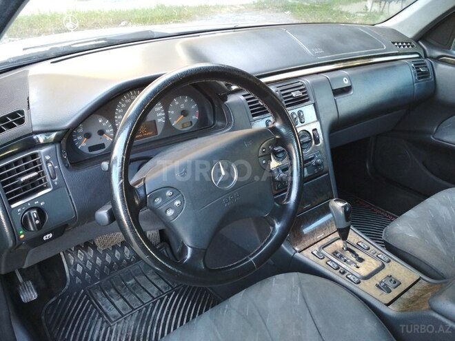 Mercedes E 270 1999, 250,000 km - 2.7 l - Sumqayıt