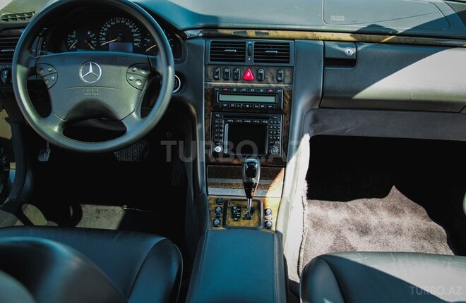 Mercedes E 320 2001, 304,627 km - 3.2 l - Bakı