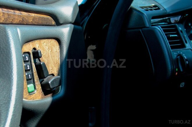 Mercedes E 320 2001, 304,627 km - 3.2 l - Bakı
