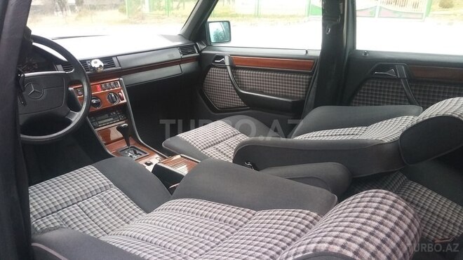 Mercedes E 200 1994, 267,000 km - 2.0 л - Qəbələ