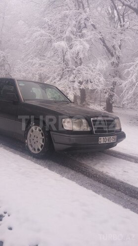 Mercedes E 200 1994, 267,000 km - 2.0 л - Qəbələ