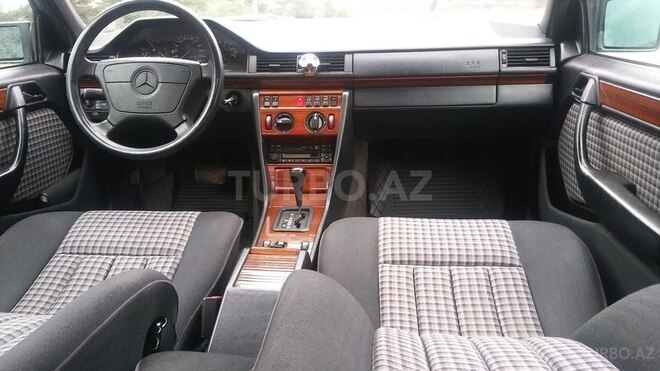 Mercedes E 200 1994, 267,000 km - 2.0 л - Qəbələ