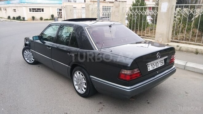 Mercedes E 200 1994, 267,000 km - 2.0 л - Qəbələ