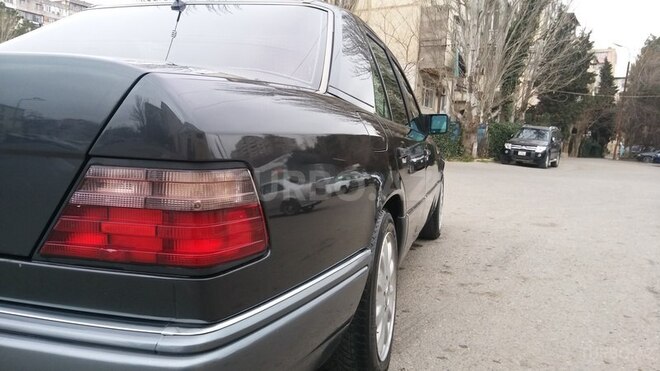 Mercedes E 200 1994, 267,000 km - 2.0 л - Qəbələ