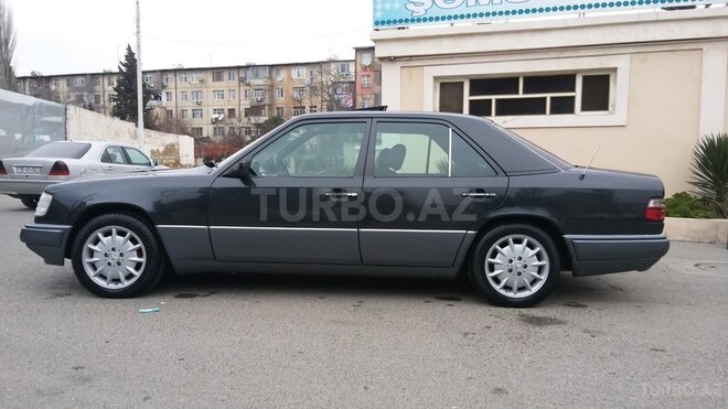 Mercedes E 200 1994, 267,000 km - 2.0 л - Qəbələ