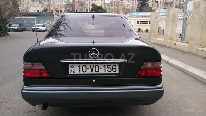 Mercedes E 200 1994, 267,000 km - 2.0 л - Qəbələ