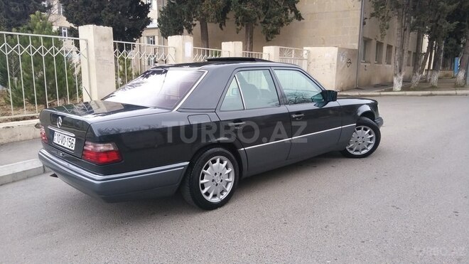 Mercedes E 200 1994, 267,000 km - 2.0 л - Qəbələ