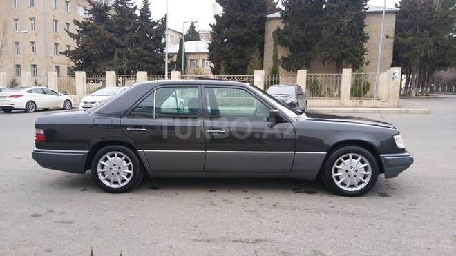 Mercedes E 200 1994, 267,000 km - 2.0 л - Qəbələ
