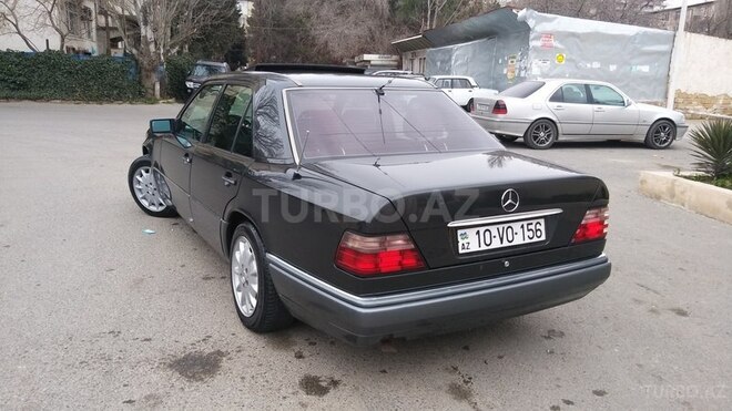 Mercedes E 200 1994, 267,000 km - 2.0 л - Qəbələ