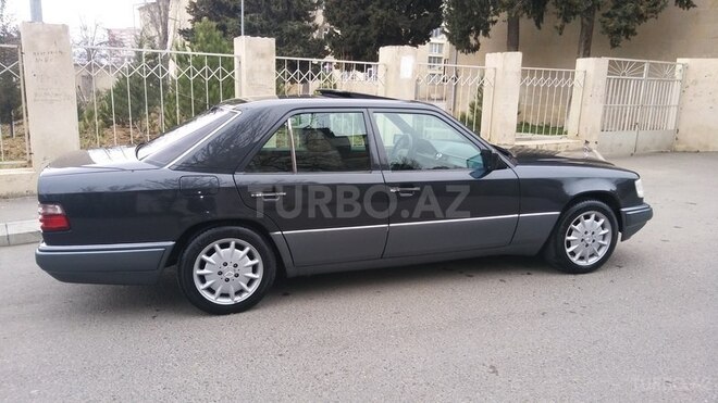 Mercedes E 200 1994, 267,000 km - 2.0 л - Qəbələ