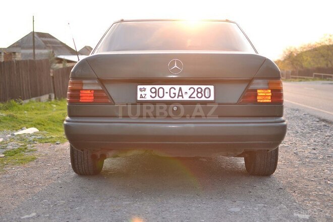 Mercedes 200 1987, 300,000 km - 2.0 l - Şəki