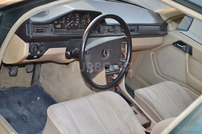 Mercedes 200 1987, 300,000 km - 2.0 l - Şəki