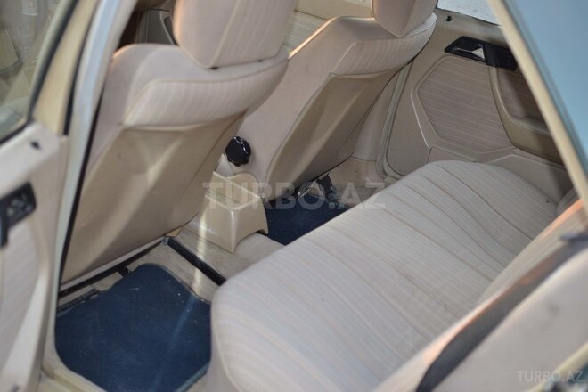 Mercedes 200 1987, 300,000 km - 2.0 l - Şəki