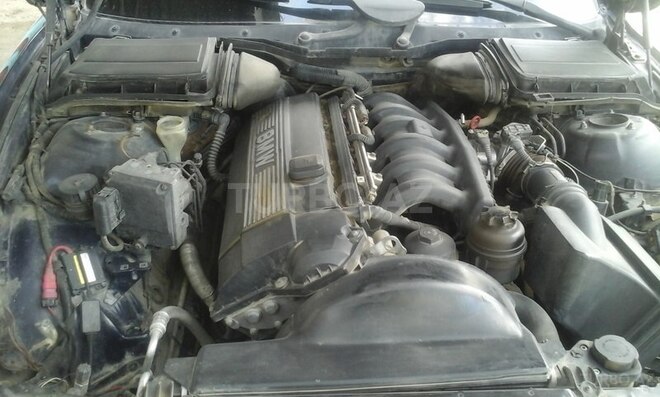 BMW 528 1995, 350,121 km - 2.8 l - Beyləqan