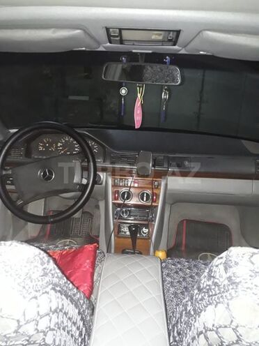 Mercedes E 250 1990, 400,882 km - 2.5 л - Şirvan
