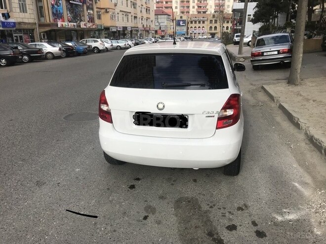 Skoda Fabia 2011, 193,409 km - 1.6 l - Bakı