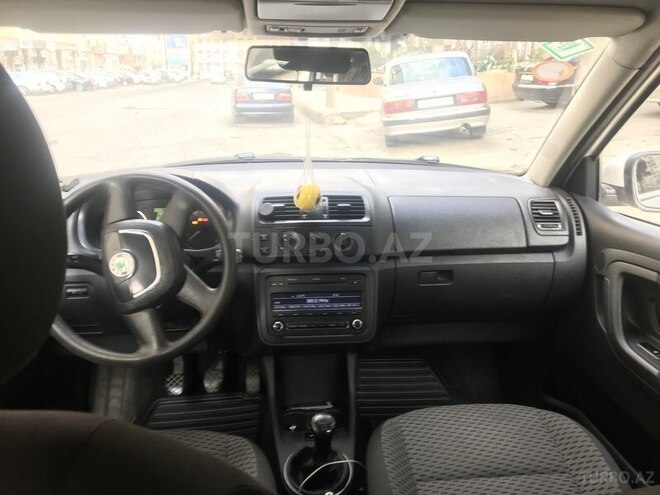 Skoda Fabia 2011, 193,409 km - 1.6 l - Bakı