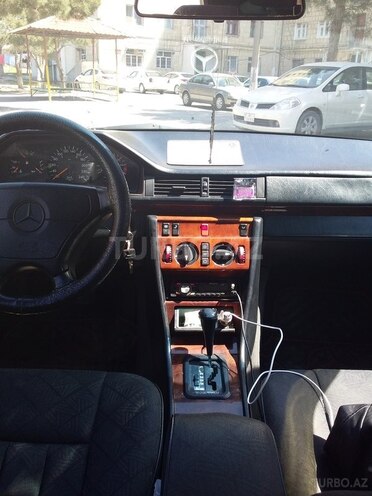 Mercedes E 220 1995, 2,960,000 km - 2.2 л - Bakı