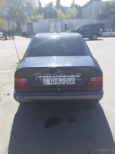 Mercedes E 220 1995, 2,960,000 km - 2.2 л - Bakı