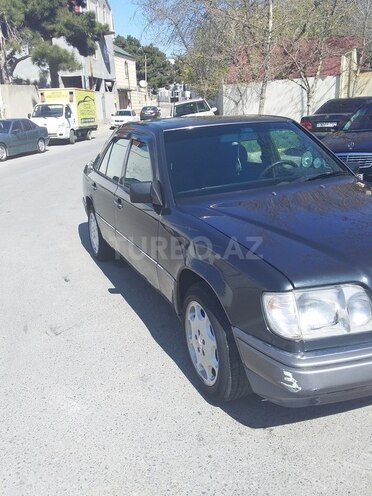 Mercedes E 220 1995, 2,960,000 km - 2.2 л - Bakı
