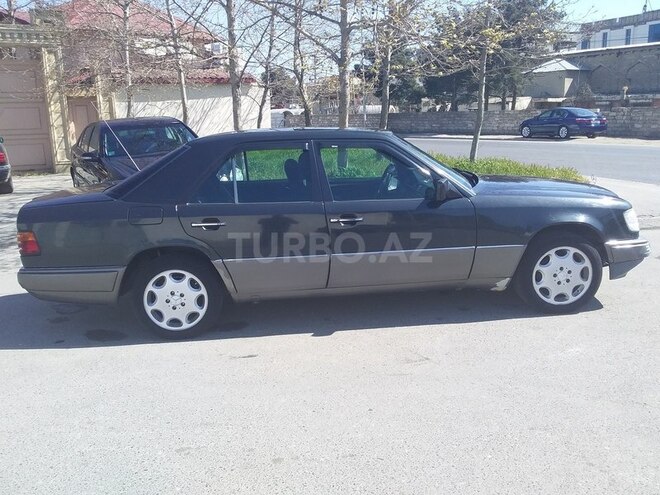 Mercedes E 220 1995, 2,960,000 km - 2.2 л - Bakı