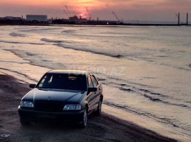 Mercedes C 220 1998, 270,000 km - 2.2 л - Bakı