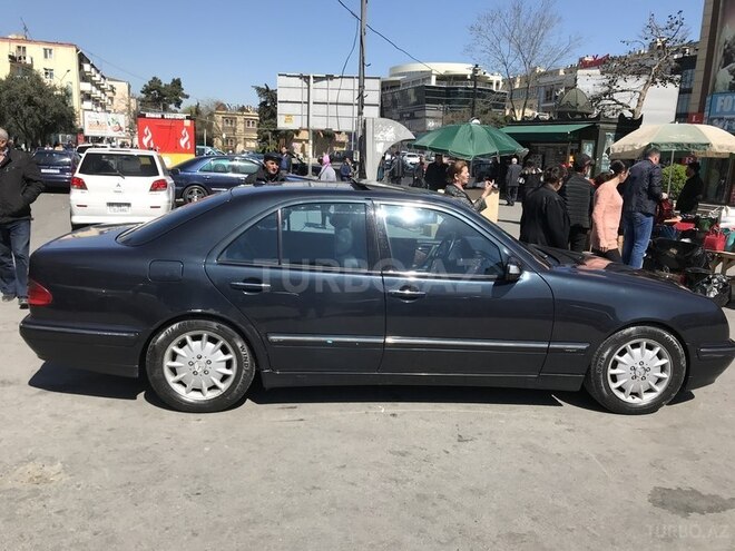 Mercedes E 240 2000, 320,000 km - 2.6 л - Bakı