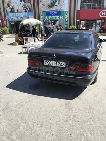 Mercedes E 240 2000, 320,000 km - 2.6 л - Bakı