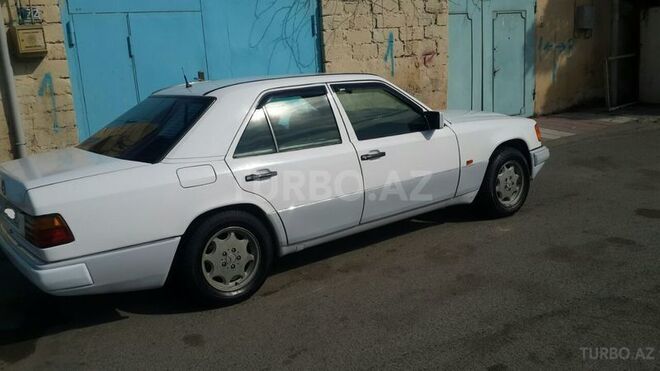 Mercedes E 230 1992, 44,444 km - 2.3 l - Bakı