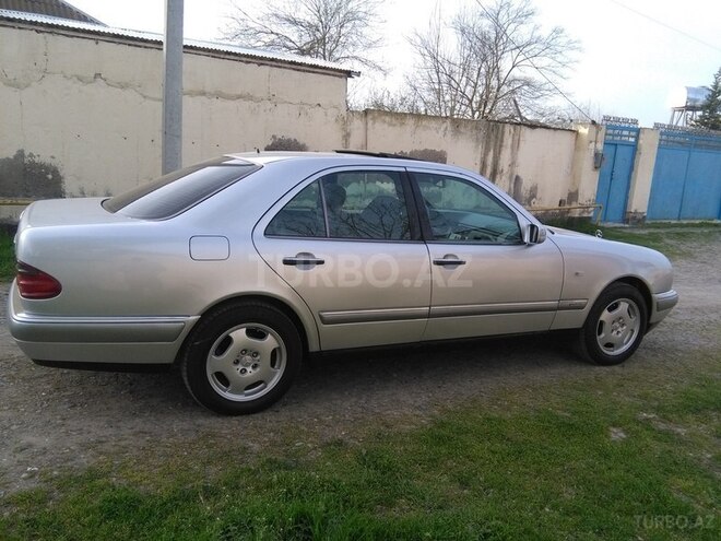 Mercedes E 230 1997, 210,000 km - 2.3 l - İmişli