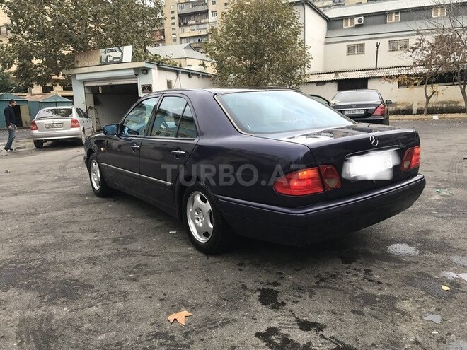Mercedes E 220 1997, 319,000 km - 2.2 л - Bakı