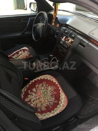 Mercedes E 220 2000, 360,000 km - 2.2 л - Bakı