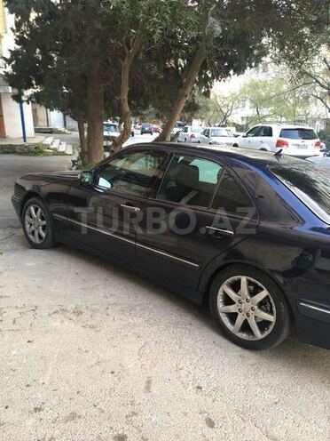 Mercedes E 220 2000, 360,000 km - 2.2 л - Bakı