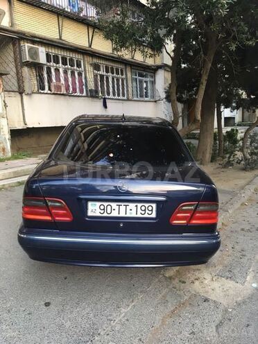 Mercedes E 220 2000, 360,000 km - 2.2 л - Bakı