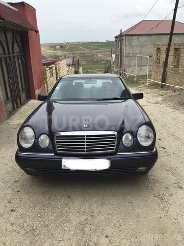 Mercedes E 220 1997, 319,000 km - 2.2 л - Bakı