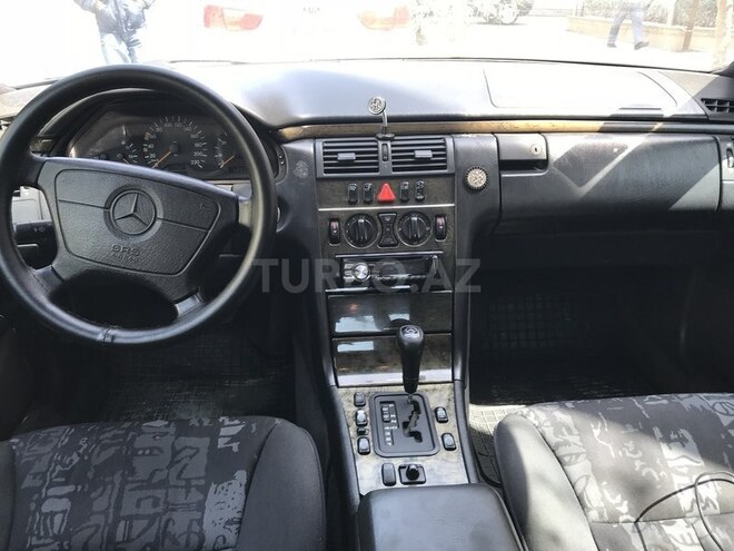 Mercedes E 220 1997, 319,000 km - 2.2 л - Bakı