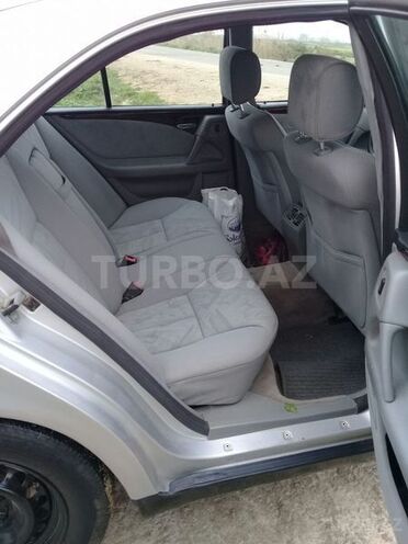 Mercedes E 200 1998, 350,000 km - 2.0 l - Şirvan