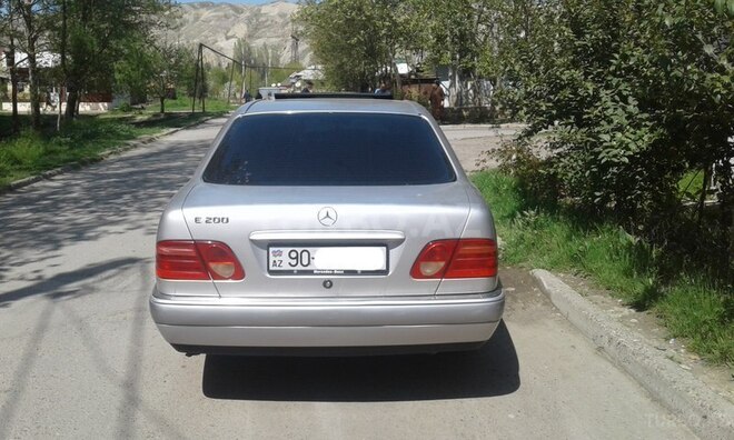 Mercedes E 200 1998, 290,000 km - 2.0 л - Mingəçevir