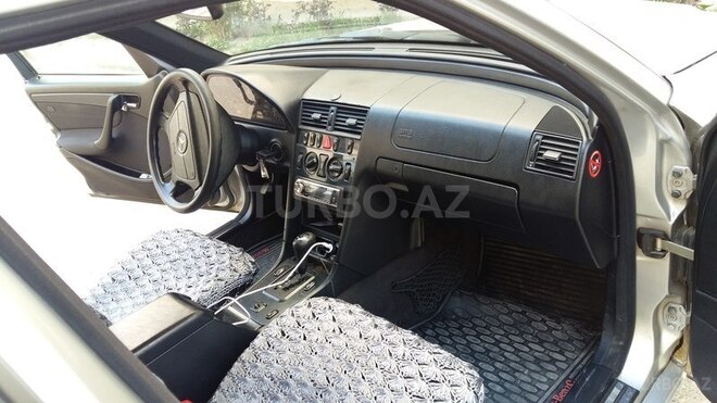 Mercedes C 220 2000, 278,000 km - 2.2 l - Bakı