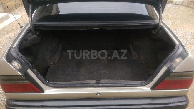 Mercedes E 230 1989, 324,000 km - 2.3 l - Bakı