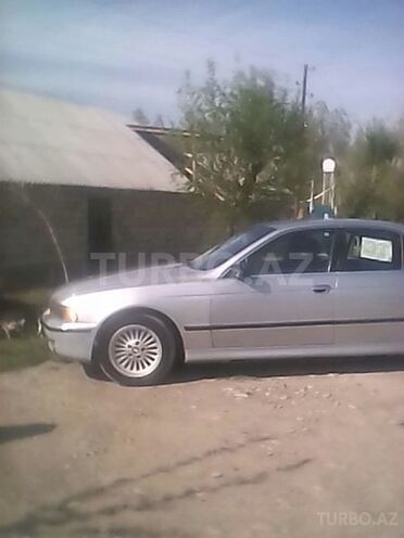 BMW 528 1996, 270,000 km - 2.8 l - Yevlax