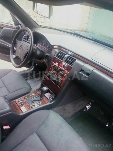 Mercedes E 240 1999, 250,896 km - 2.4 л - Sumqayıt